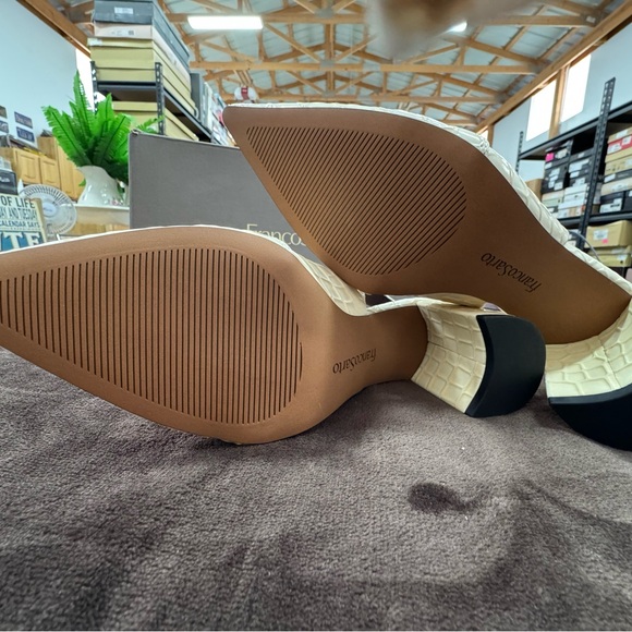 Franco Sarto Textured Tan Slingback Heels size 7.5 - Picture 9 of 12